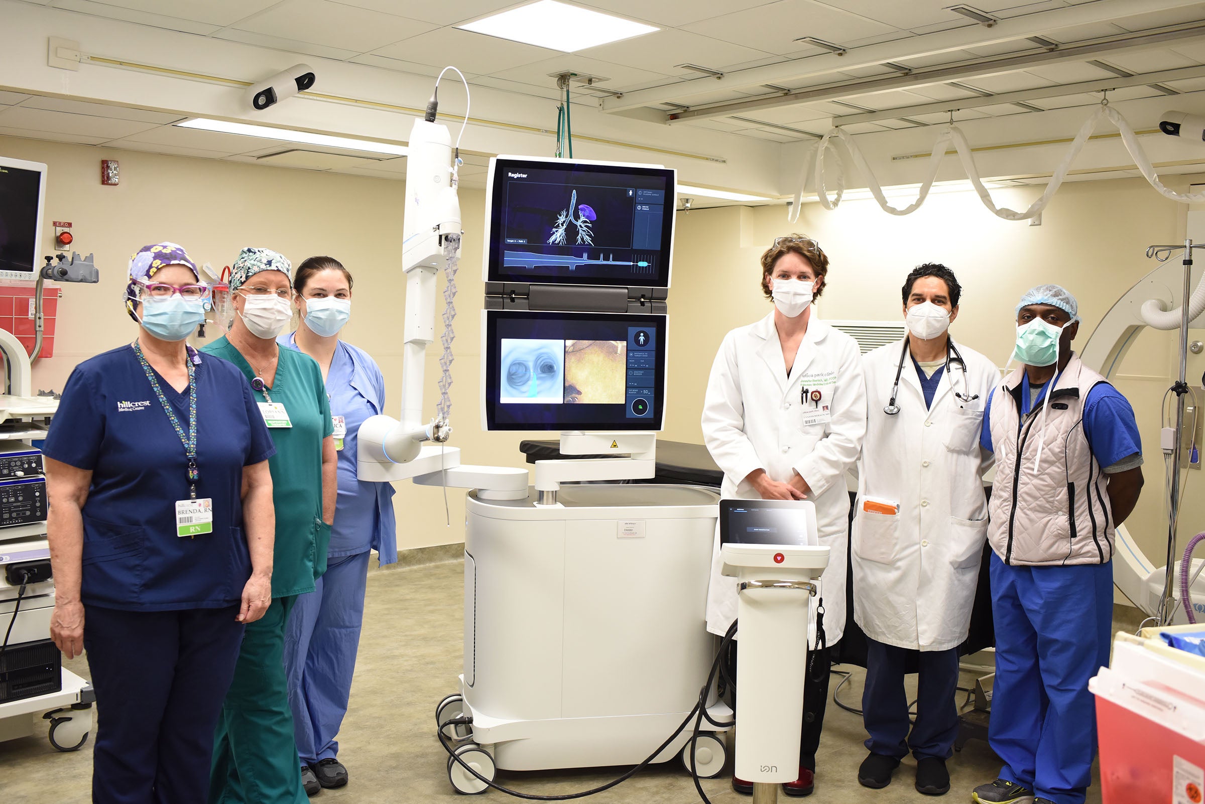 Jennifer Bierach, M.D. (third from right); Ajay Bedekar, M.D. (second from right); along with their team, performed the first Ion lung biopsy procedure in northeast Oklahoma in June 2021.
